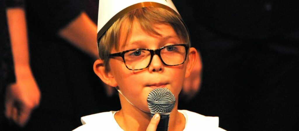 Barn sjunger Staffansvisan på Unisoul's julkonsert inför sökning till AF