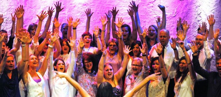 Pop- och rockkören Unisoul Vocal Choir sjunger på Boulevardteatern